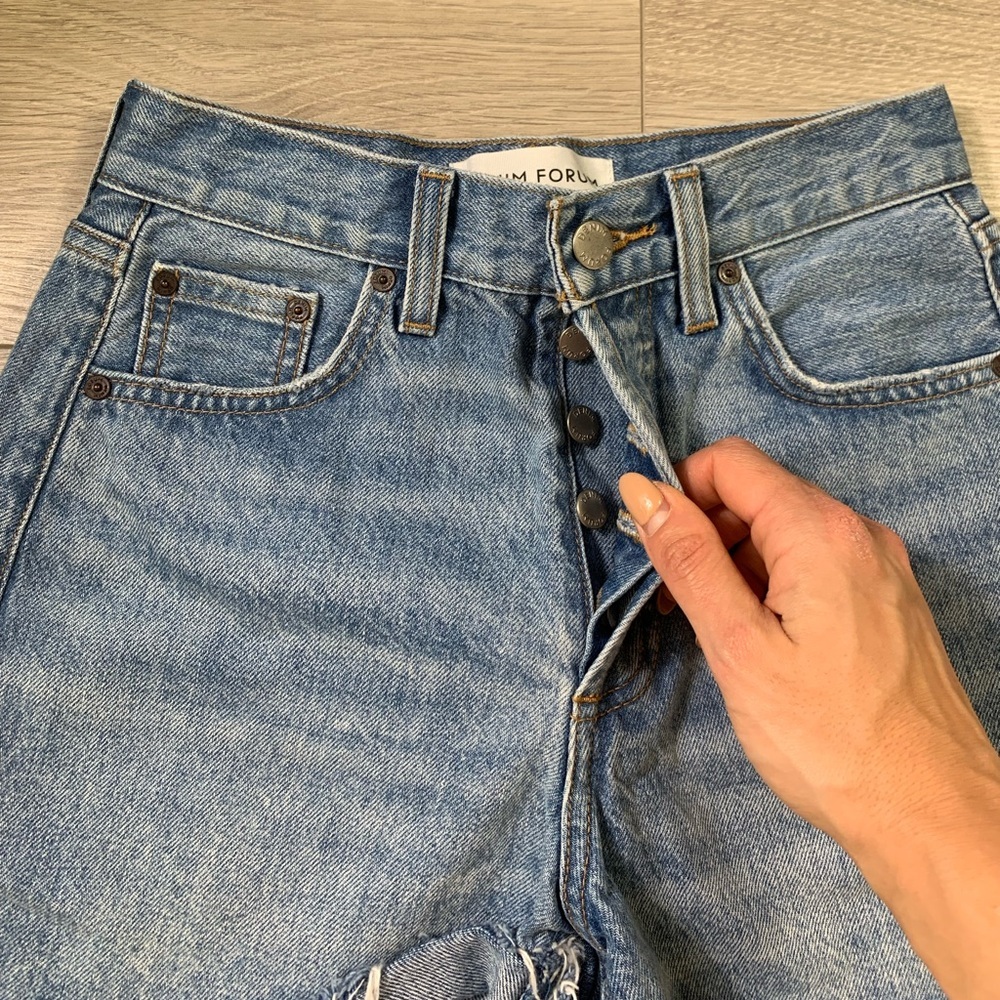 Aritzia Denim Forum The Farrah Short High Waisted Jean Denim Shorts - Picture 8 of 14